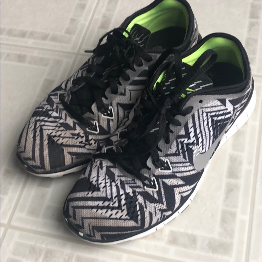 Nike free TR Fit 5.0 Girls sneakers. Size 6